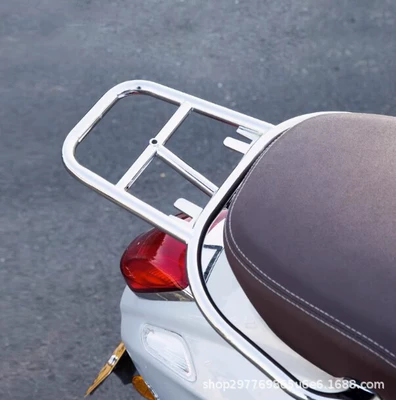 Motorcycle tail — Vespa Sprint Spring 150 - spring-sprint-chrome-flat-rack-can-be-fitted-with-a-tail-box
