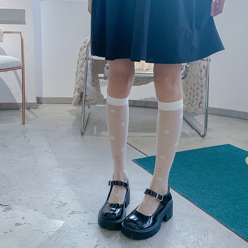 Calcetines delgados de la pantorrilla del verano de las mujeres punto redondo grande respirable mediados de la pantorrilla estilo universitario sexy calcetines de color sólido blanco y negro al por mayor