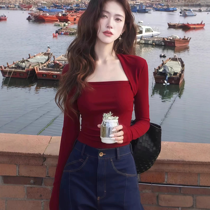 Retro Hong Kong-style square-neck long-sleeve T-shirt for women, new autumn slim-fit, pure and alluring, sexy hot girl inner top Retro Hong Kong-style square-neck long-sleeve T-shirt for women, new autumn slim-fit, pure and alluring, sexy hot girl inner top