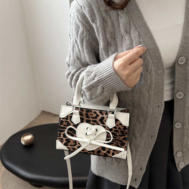 Bolso de moda con estampado de leopardo 2024 invierno nuevo bolso bandolera bandolera bandolera bandolera popular de este año