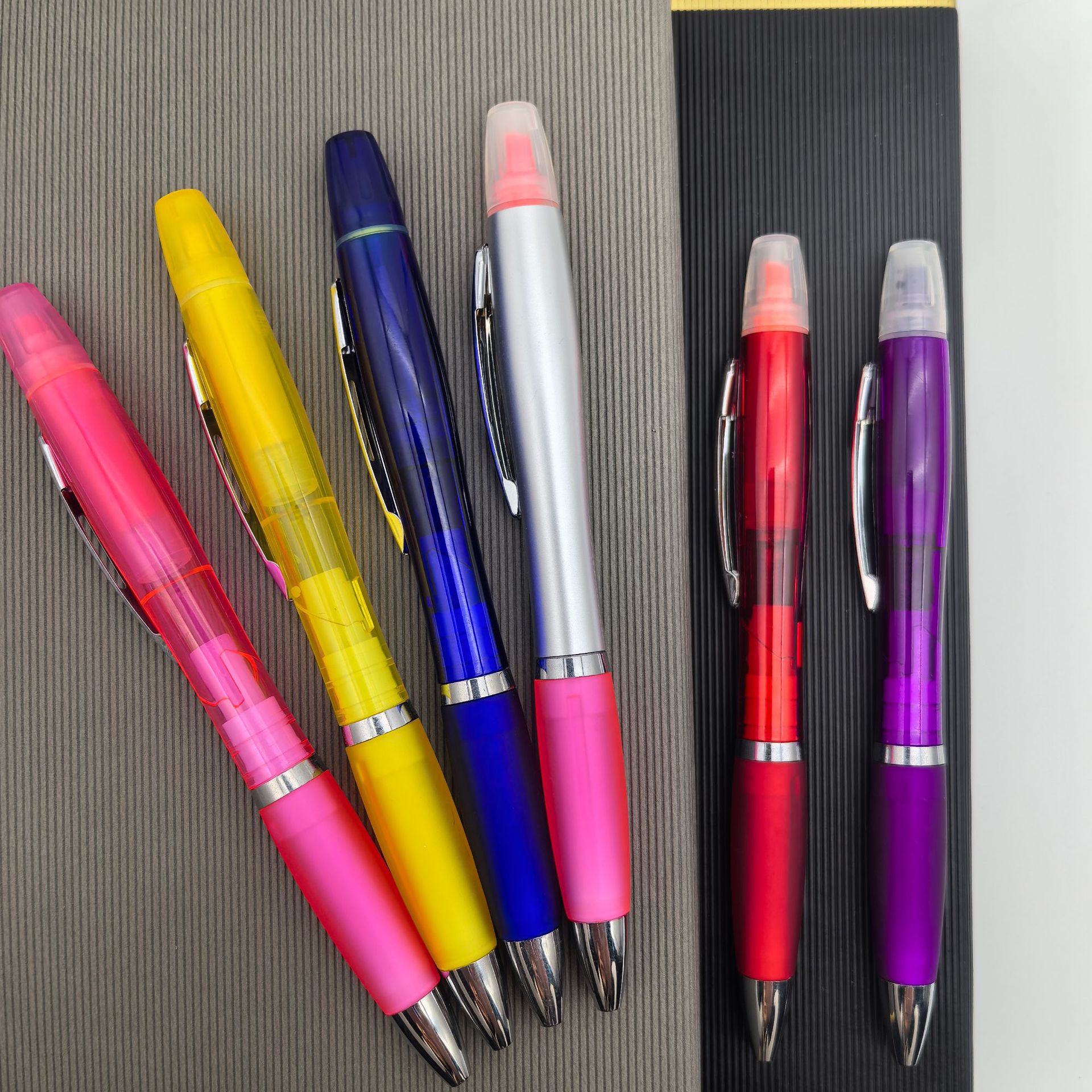 Personalizado multifuncional pluma de doble cabeza creativa pluma de doble cabeza líquida pluma de aluminio publicitaria 2 para pluma de bola