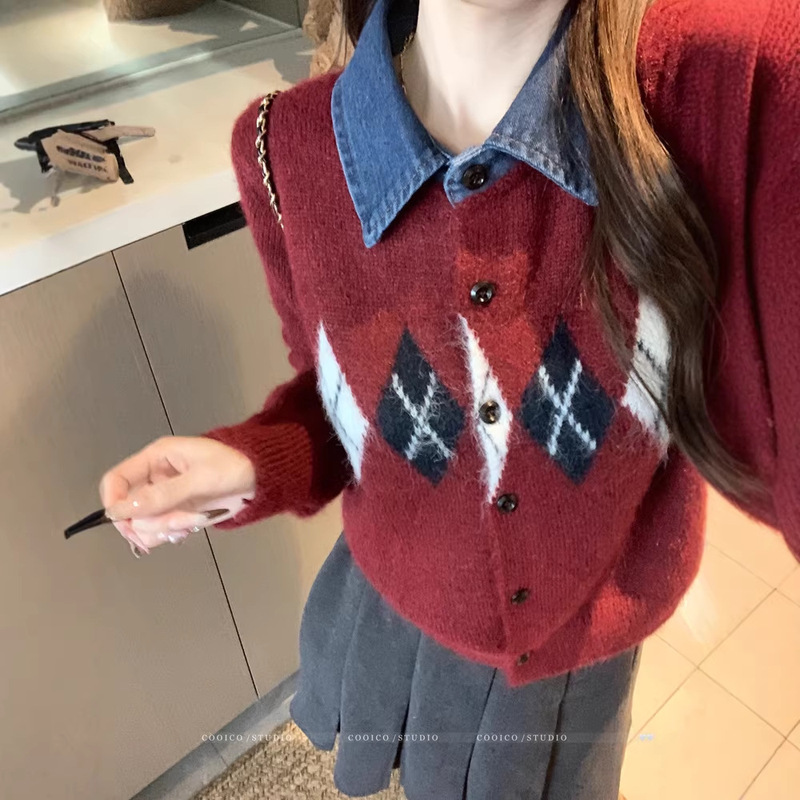 Korean Retro Rhombus Pattern 2026 Early Spring New Style Contrasting Denim Patchwork Polo Collar Knitted Cardigan Sweater Jacket Korean Retro Rhombus Pattern 2026 Early Spring New Style Contrasting Denim Patchwork Polo Collar Knitted Cardigan Sweater Jacket