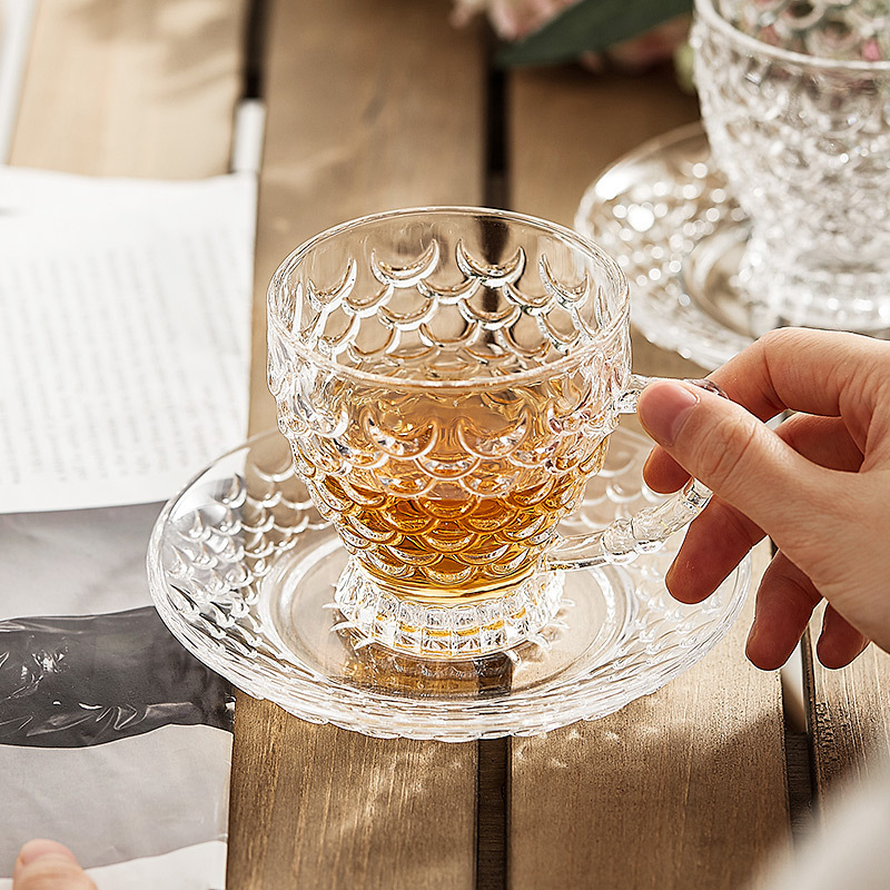 Taza de café de escala de pescado creativa taza de lujo del hogar de alto aspecto femenino exquisito postre vidrio ins viento flor taza de té