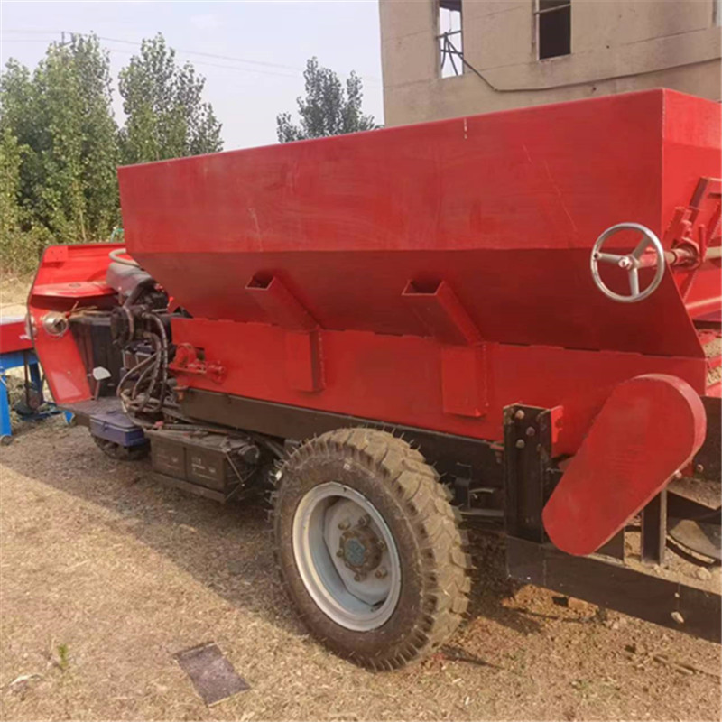 三轮撒粪车多功能撒粪机全自动柴油运输农用多功能果园干湿肥两用