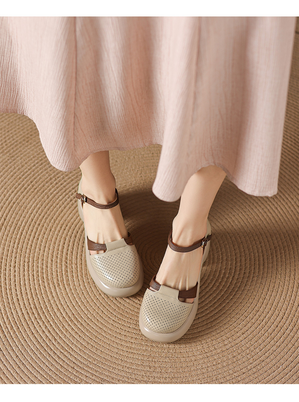Sandal nữ da cừu mũi trùm đục lỗ quai ngang khóa một chữ gót thô 7.5 cm — màu trắng ngà chi tiết 10
