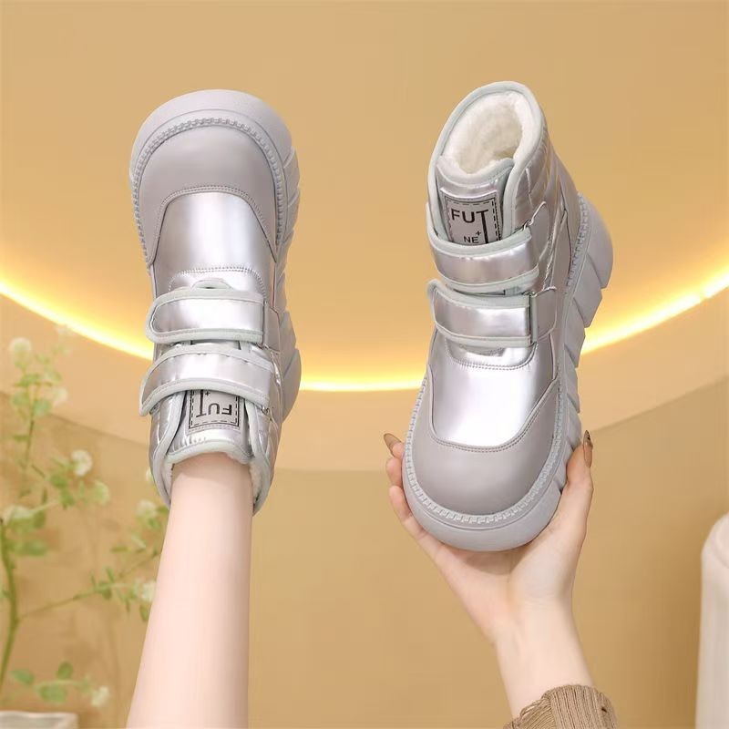 Botas de nieve para niñas 2025, invierno nuevo tipo de zapatos de algodón gruesos, zapatos de invierno calientes para niños, tendencia de botas de algodón para niños