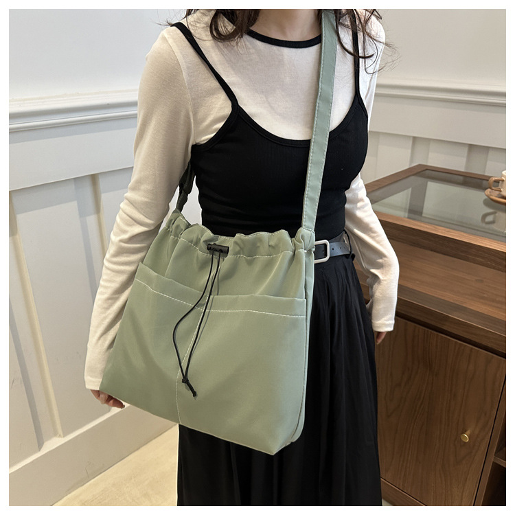The popular autumn and winter bags for women in 2024: large-capacity crossbody bag, Tote commuter bag, single-shoulder bag, soft undefined