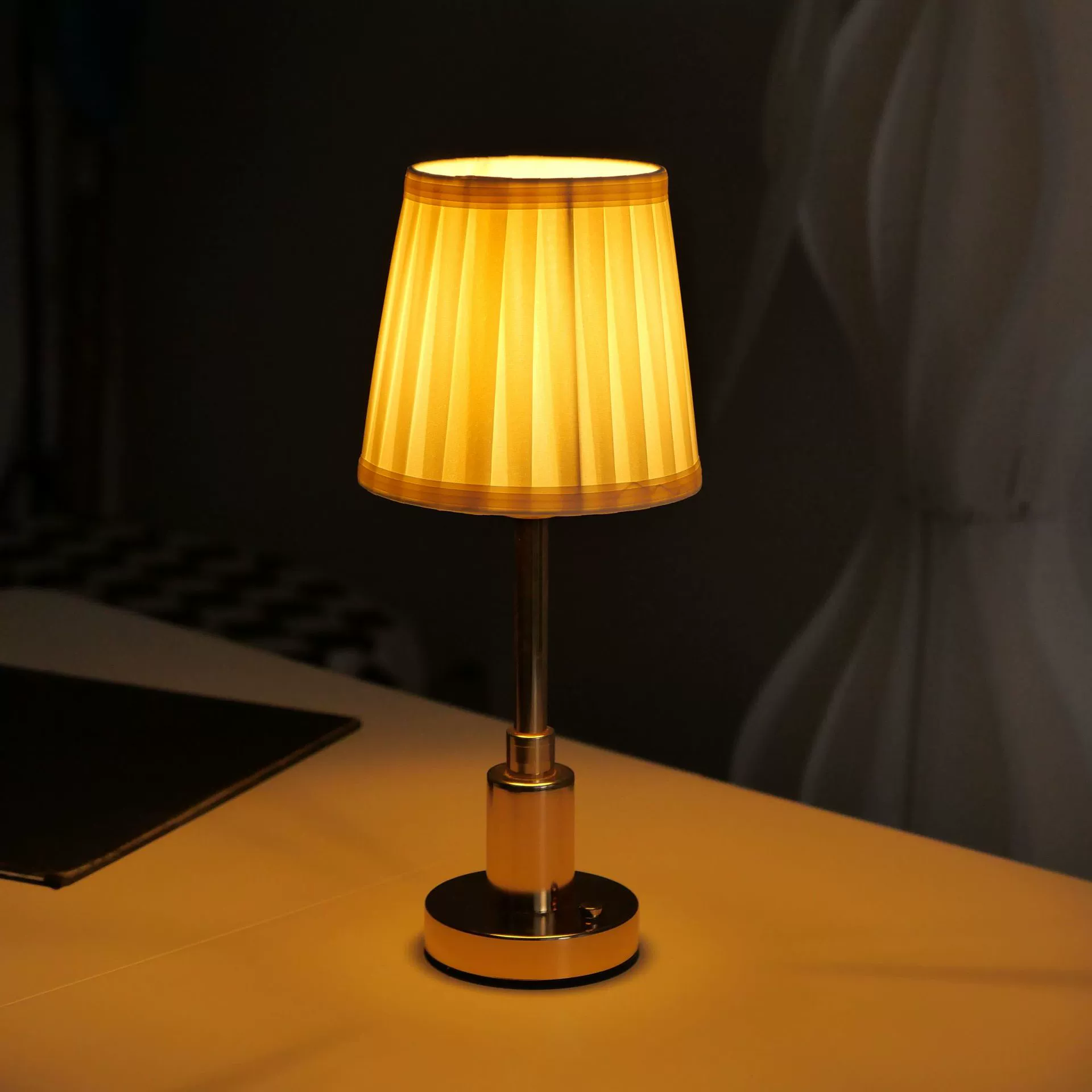 Новая атмосферная лампа для трансграничной продажи, креативная прикроватная лампа для спальни, ночник, роскошные простые украшения, украшение для учебы, перезаряжаемая настольная лампа