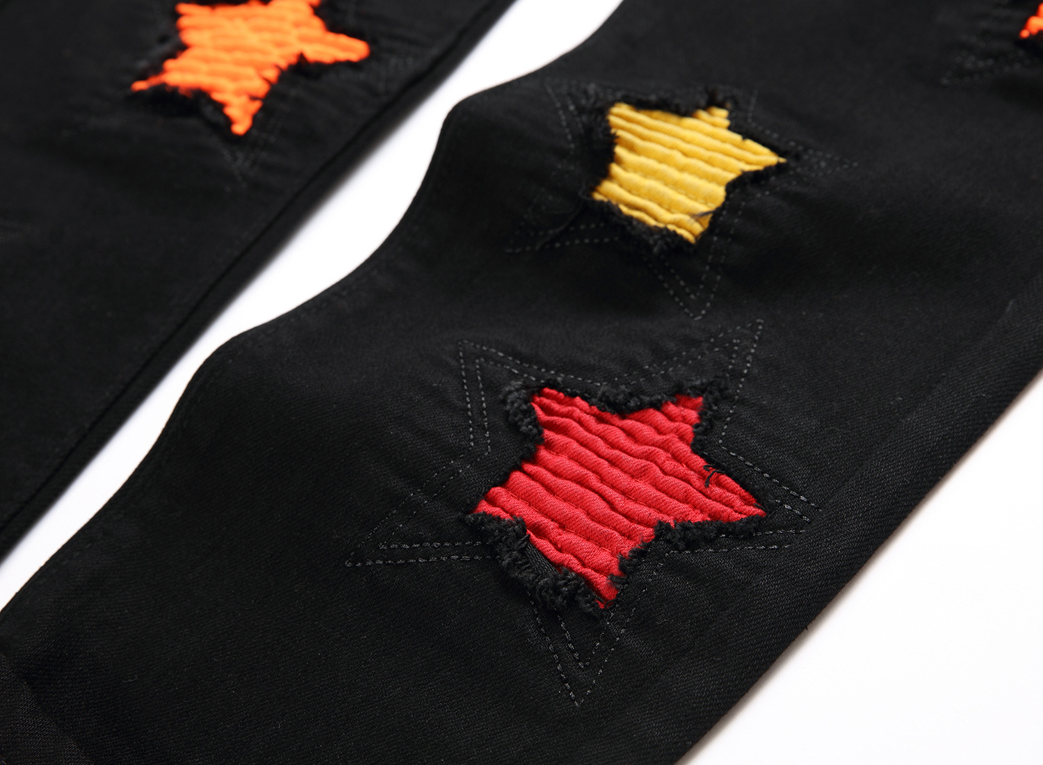 Jeans slim fit da uomo con ricami e tessuto denim elastico_voghion.com