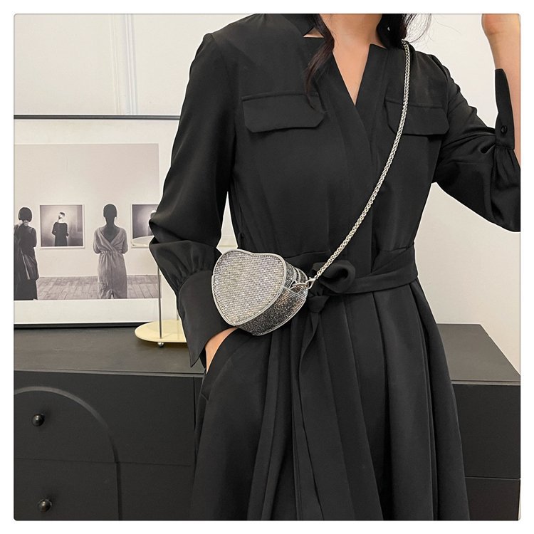 Solid Color Pattern All Seasons Season Women's Mini Pu Leather Solid Color Streetwear Sequins Heart-shaped Zipper Crossbody Bag