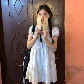 现货tannat条纹连衣裙女 夏季盐系U领泡泡袖单排扣减龄拼接蛋糕裙