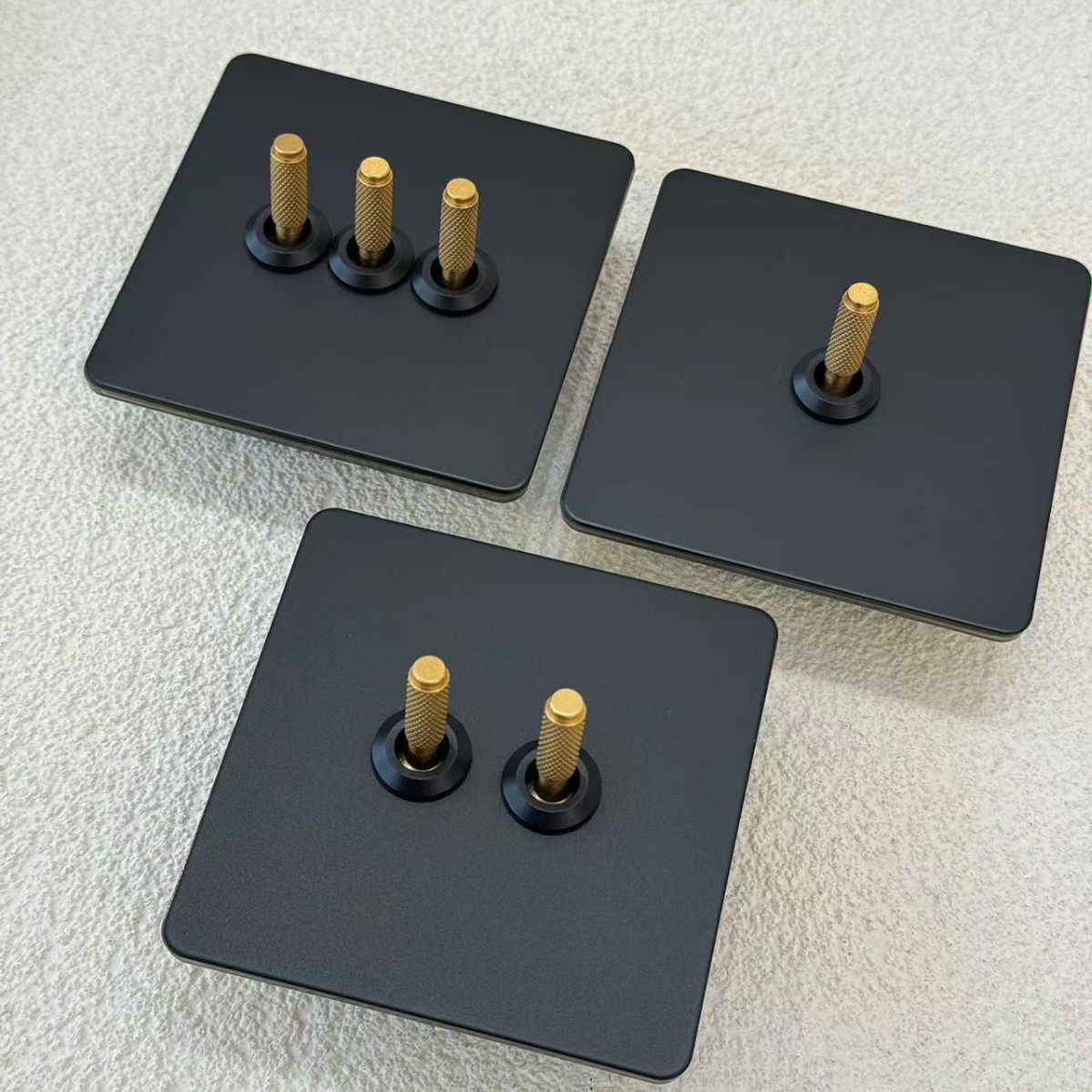 86金色黄铜滚花拨杆金属不锈钢面板墙壁开关插座现代极简出口英标