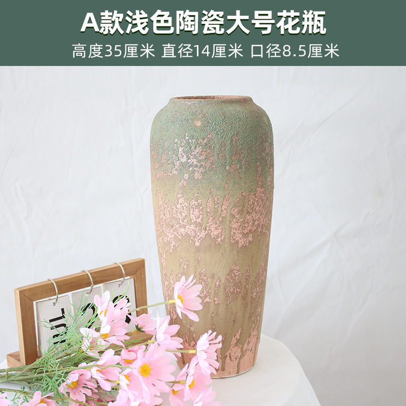 Botella de cerámica antigua de color claro