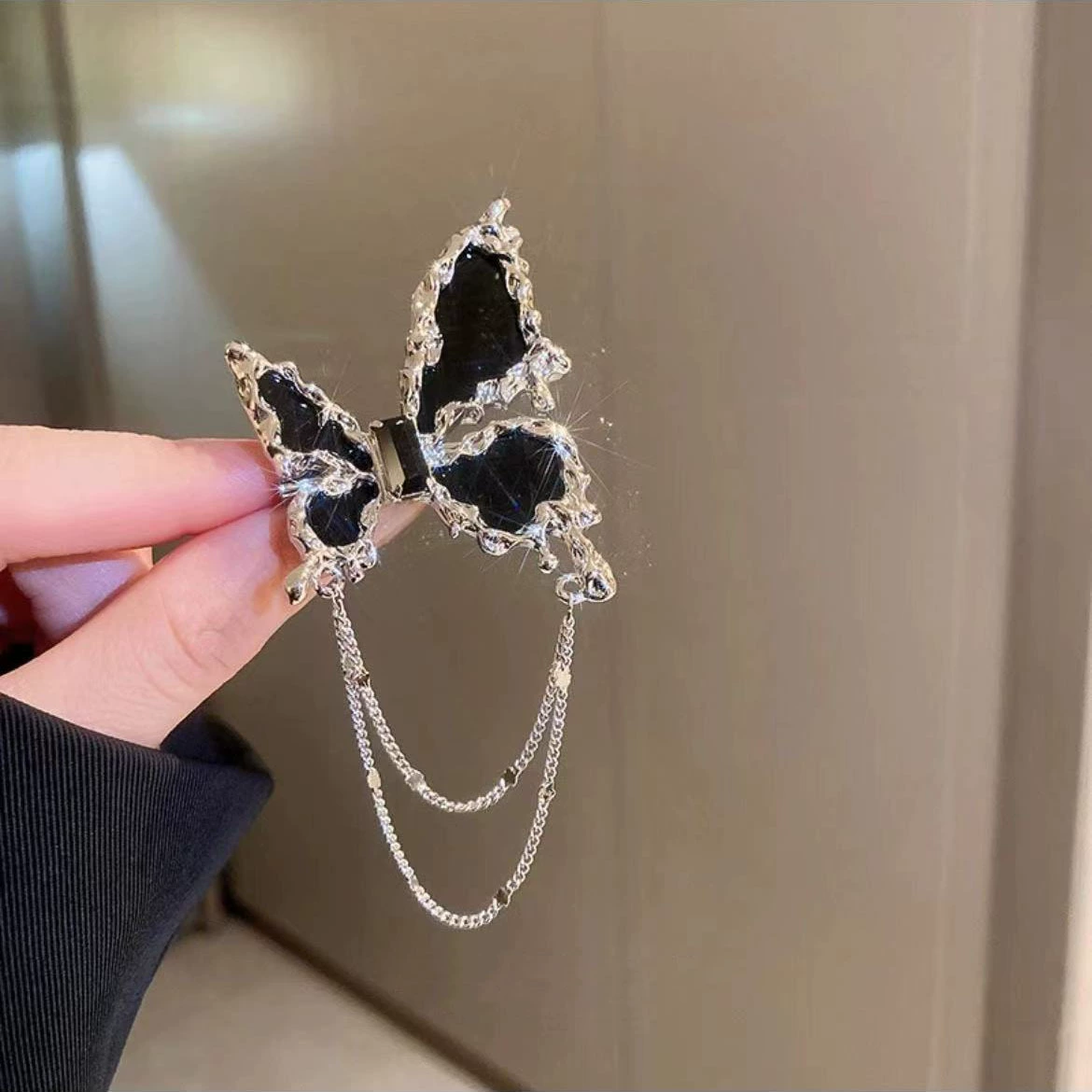 Brooch with tassels, suit, pin lapel pin, sweater, accessory, french style, light luxury style, Chanel style