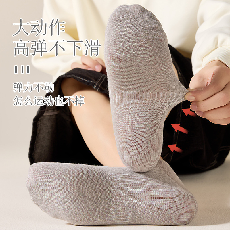 Calcetines al por mayor de Zhuji, estilo simple, alto valor de apariencia, nuevos calcetines náuticos de corte bajo, versátiles y sencillos para hombre, moda urbana.