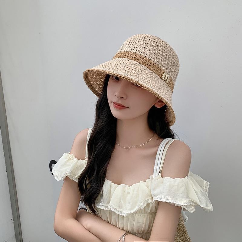 베이지 M 로고 세면대 모자