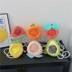 秋冬新款可愛水果珍珠鏈條單肩包卡通牛油果毛絨斜挎包抓機娃娃女