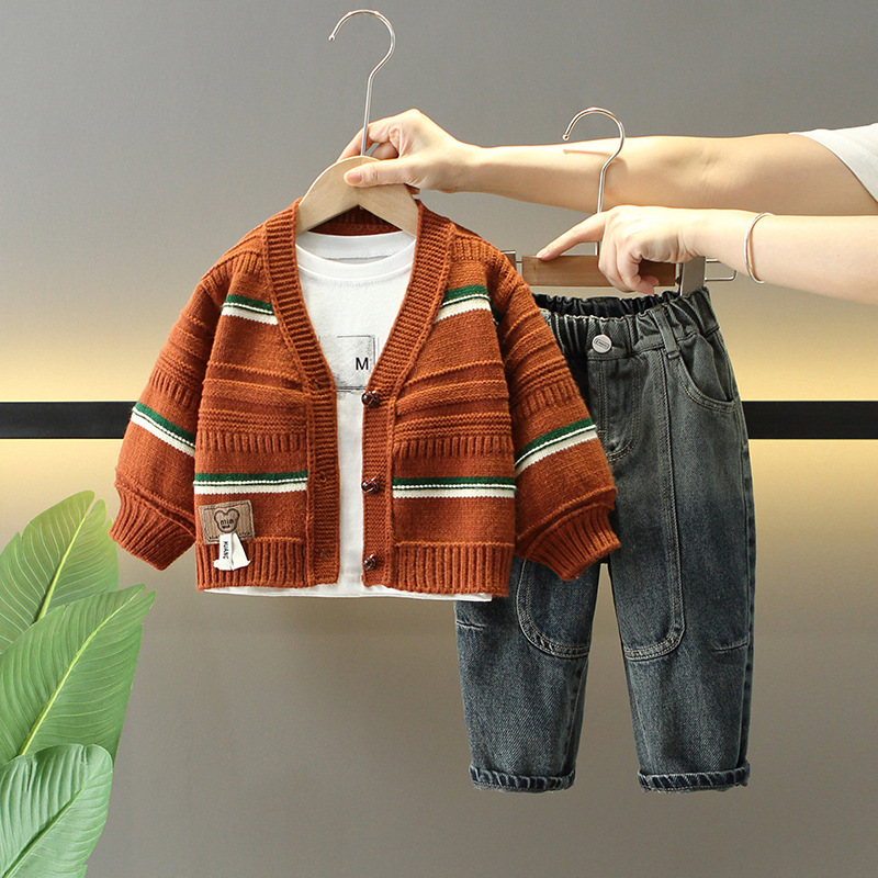 7059 Traje de primavera y otoño para niños 2025 nuevo estilo coreano suéter de estilo occidental cárdigan de tres piezas vaquero bebé
