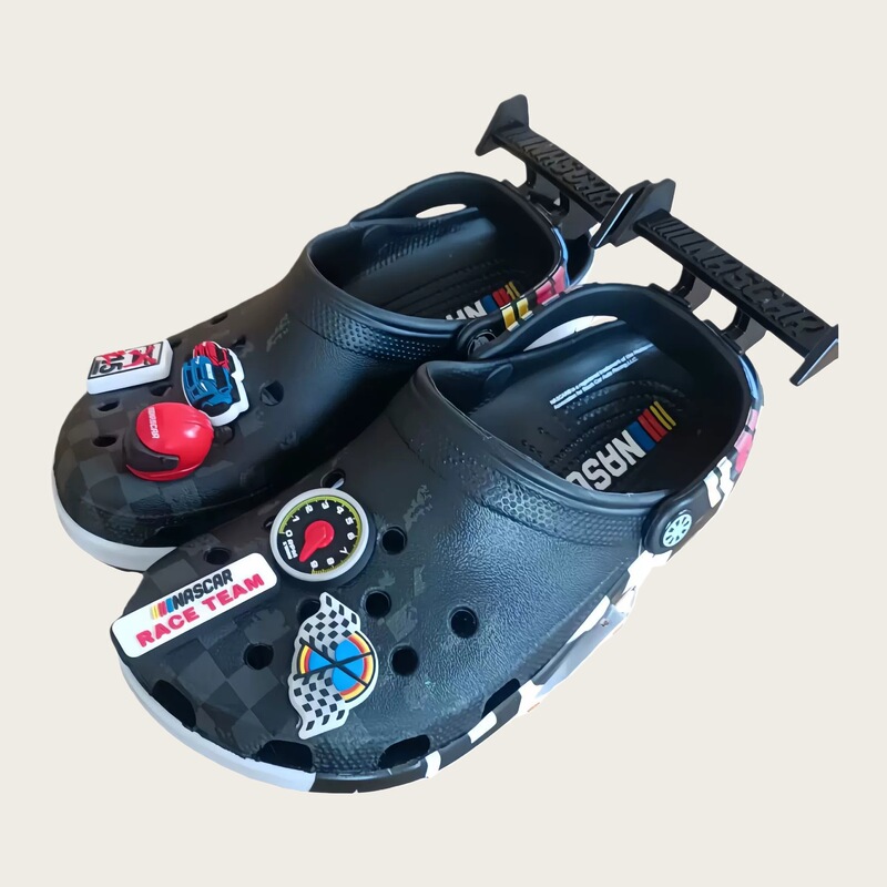 Crocs New Racing-Themed Clogs for Men and Women, Outdoor Non-Slip Beach Shoes with Flashing Lights, Wholesale
