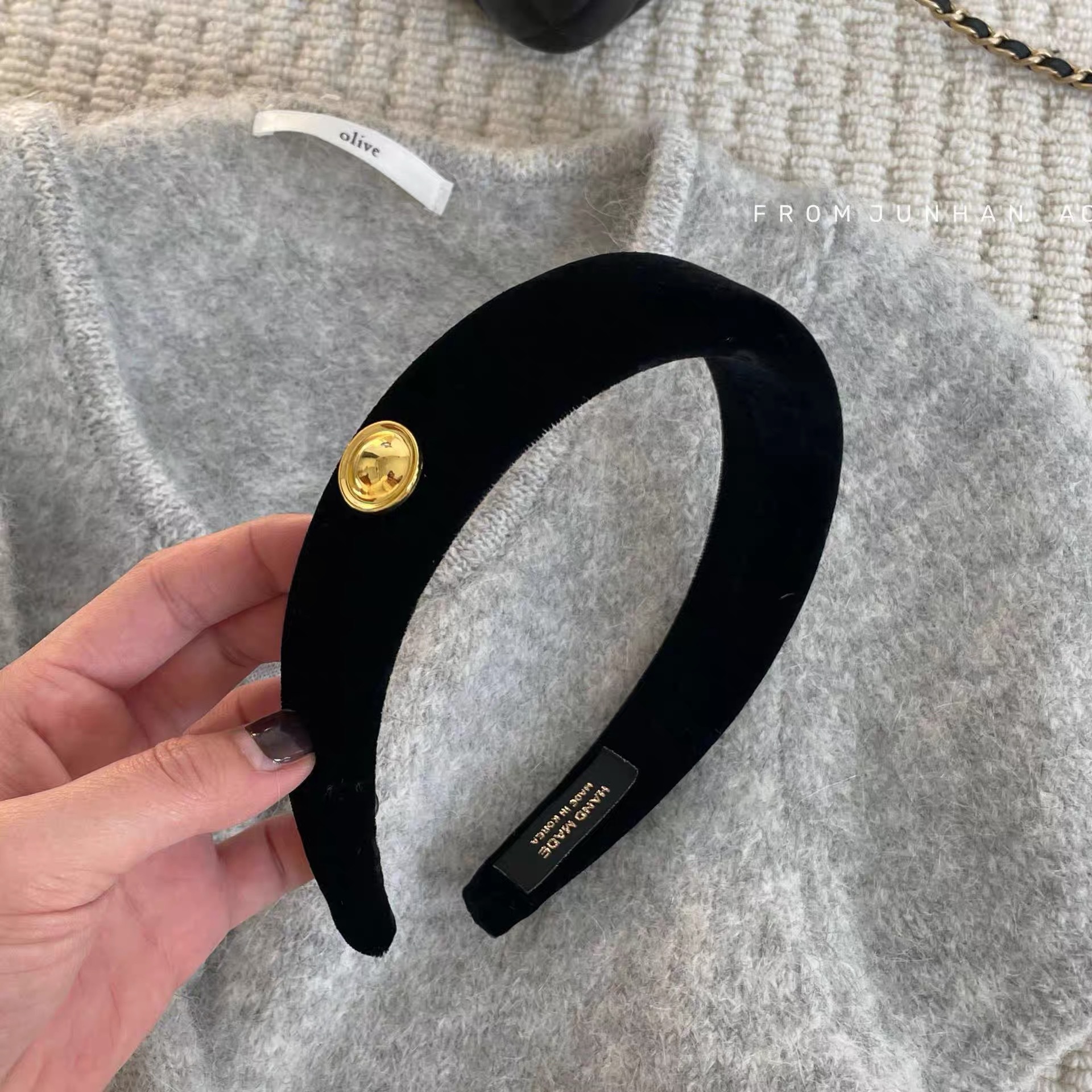 # 1 black 3cm gold label wide-brimmed headband