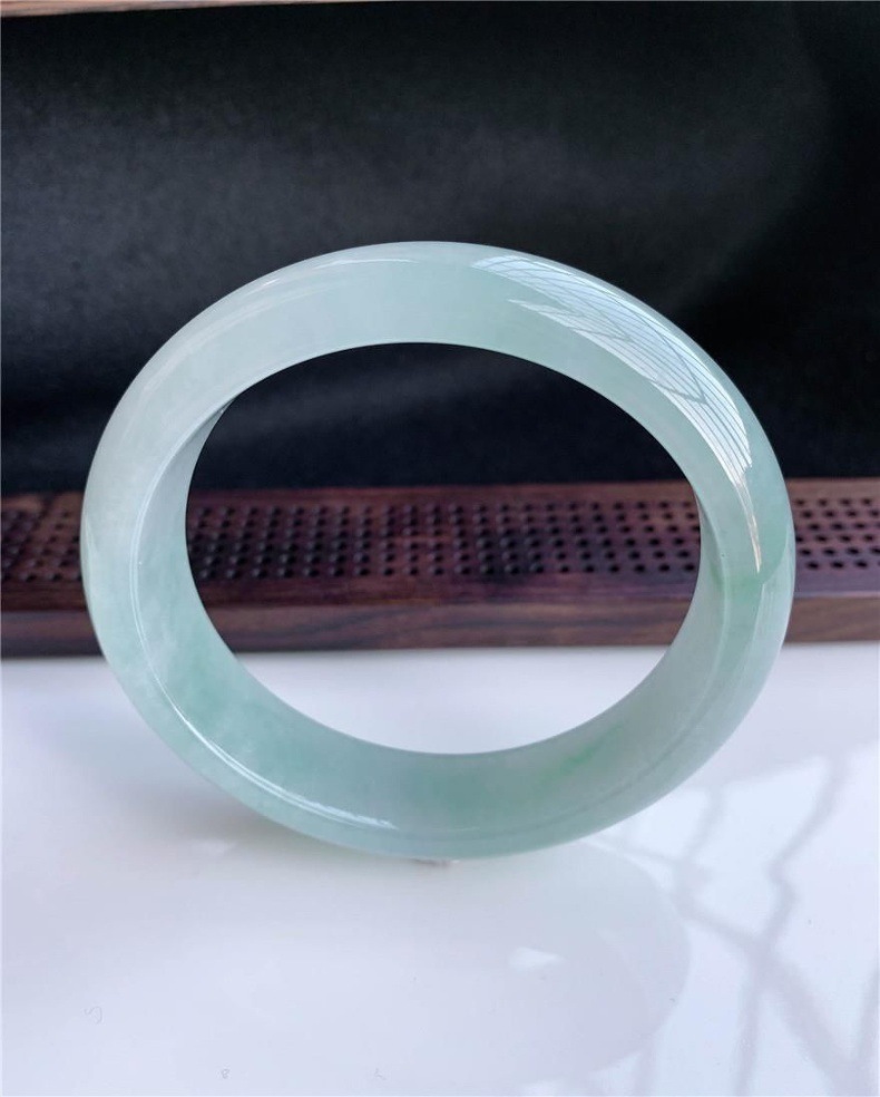 Vòng tay ngọc bích tự nhiên băng đơn sắc phiên bản rộng, dáng tròn mảnh, cao cấp chi tiết 5