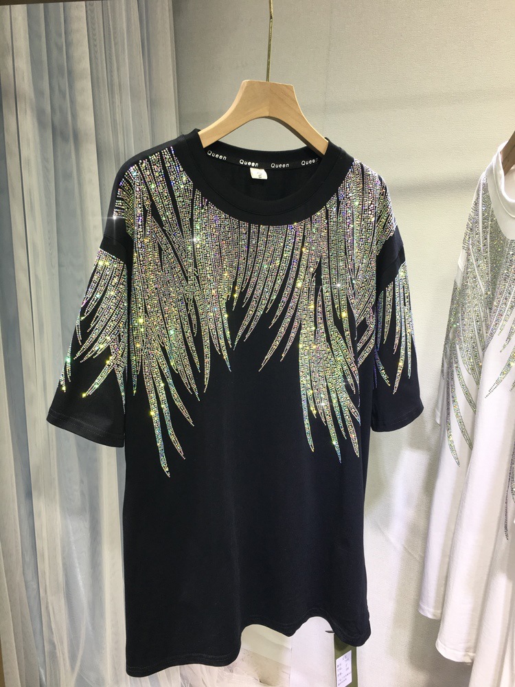 特大サイズ 1.0-150kg プラスサイズ 春服 カジュアル 多用途 欧米風 重厚なラインストーン付きTシャツ 男女兼用 ミドル丈 着痩せ効果 半袖