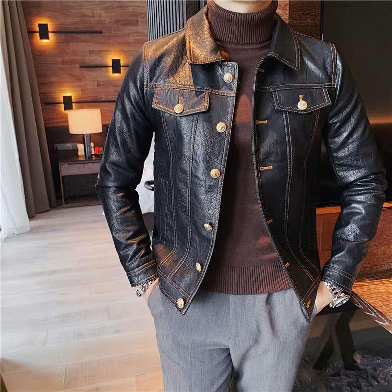 Capa de cuero transfronterizo de los hombres de otoño e invierno ruffle guapo chaqueta de motocicleta estilo occidental versión pequeña Slim breasted PU ropa de cuero para hombres