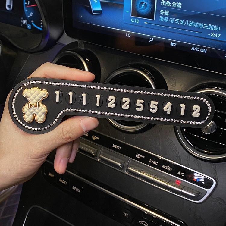 Placa de estacionamiento temporal montada en el automóvil Placa de número Decoración del automóvil Creativa Tarjeta de movimiento del automóvil Tarjeta de teléfono Coche de dama encantadora