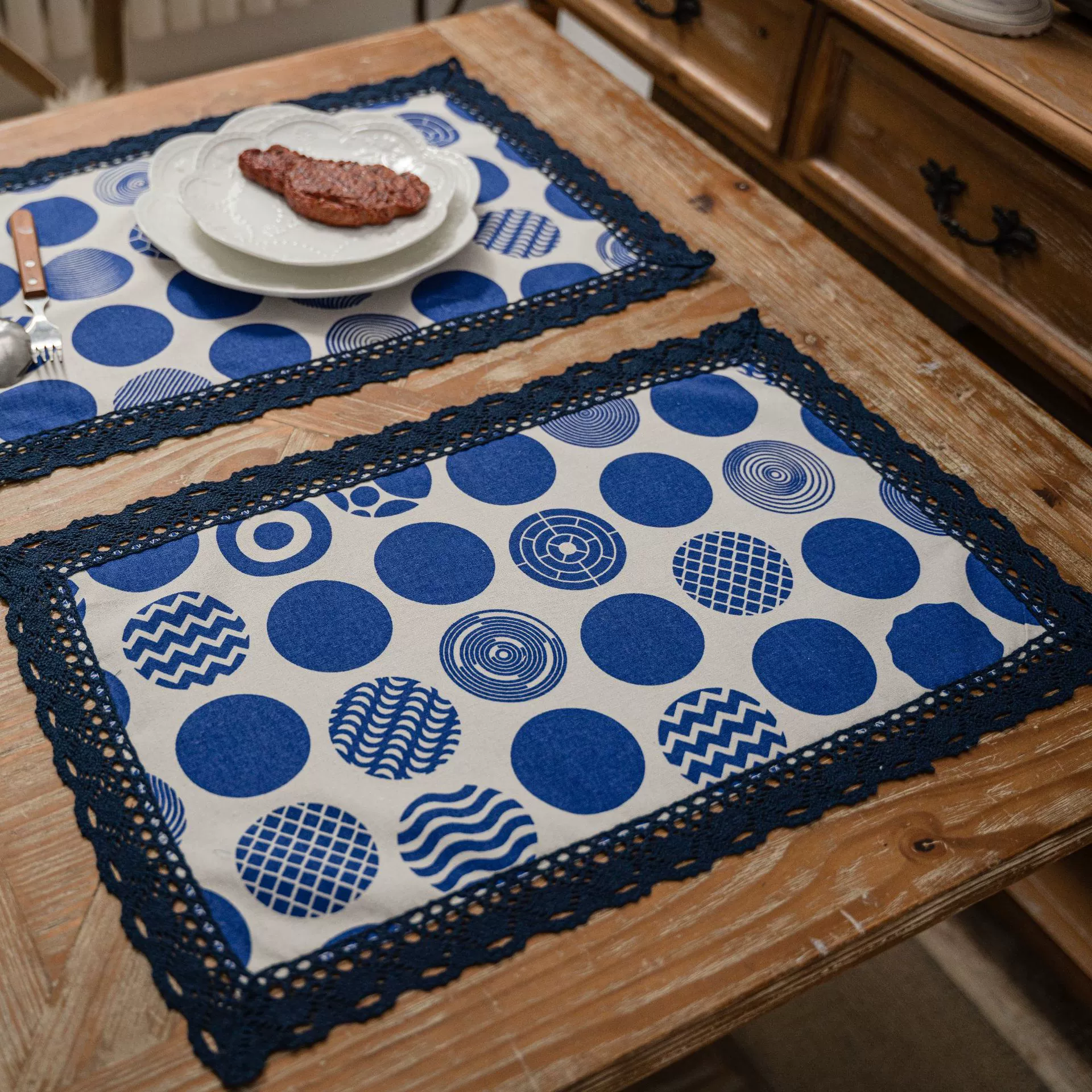 Placemat single-layer decorative lace, round and rectangular, 30/38 cm options, geometric prints