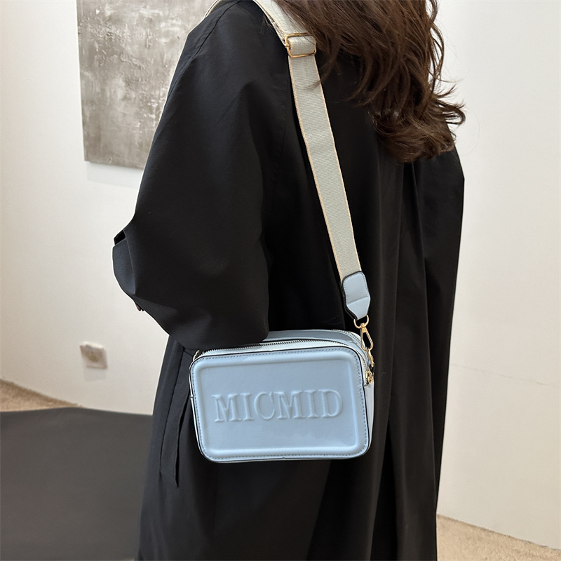 Tendencia simple bolso pequeño otoño / invierno 2024 nuevo estilo de moda impresión de letras bolso de hombro casual versátil mochila