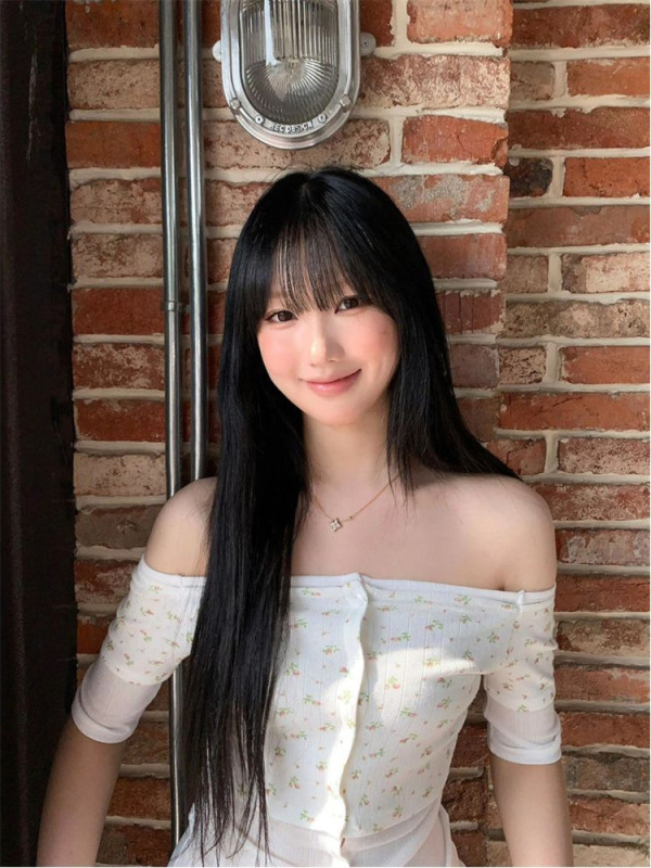 女性のためのワンショルダーフェイクツーピーススプライシング花柄半袖Tシャツ、夏のホットガールのためのユニークなデザイン、スリムで美しいトップ|undefined