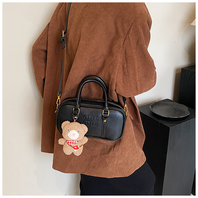 Cross-border hand-held bowling bag for women in autumn and winter 2025, new retro commuter pillow bag, large capacity crossbody bag undefined