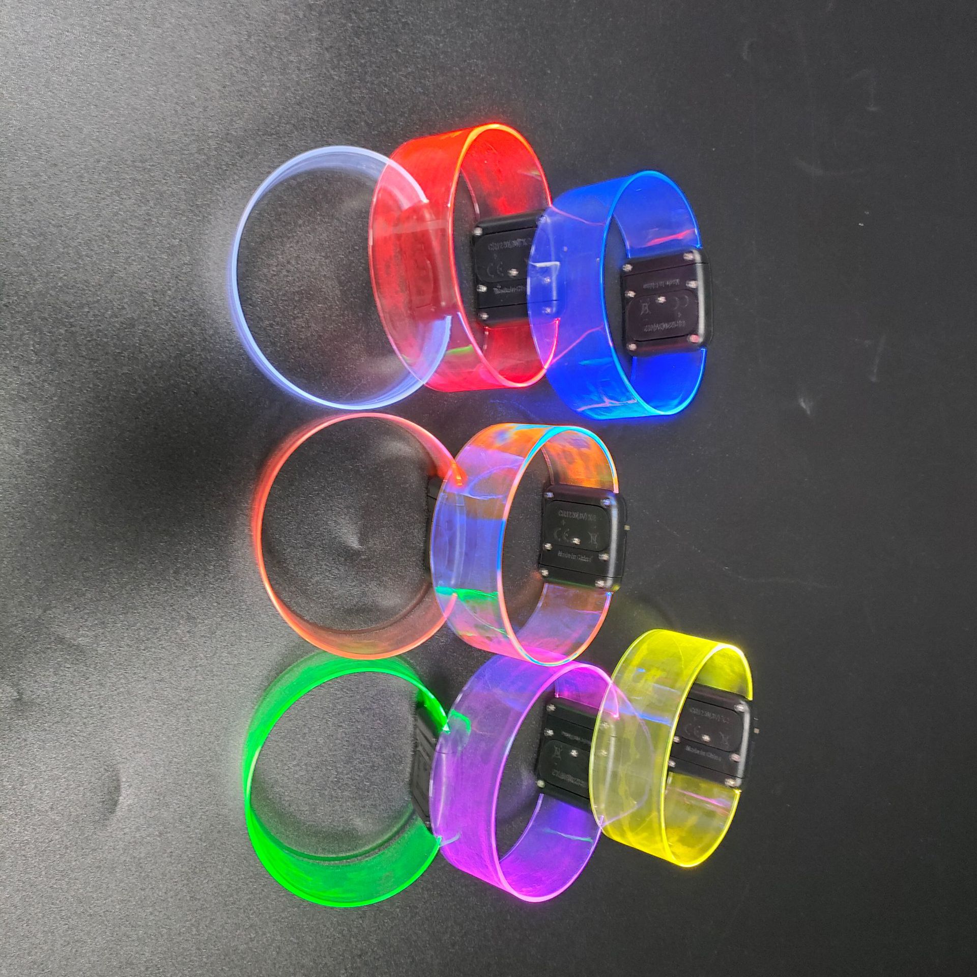 助威道具磁吸发光手环 透明PTU发光手环 LED发光手环手镯可印logo