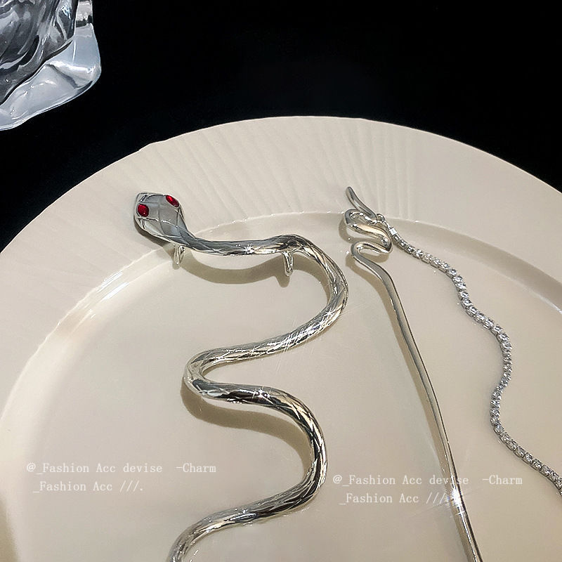 Corea del Sur en forma de serpiente borla incrustada en diamante horquilla ins nicho de alto grado sentido updo horquilla Luz Accesorios para el cabello de lujo estilo nacional