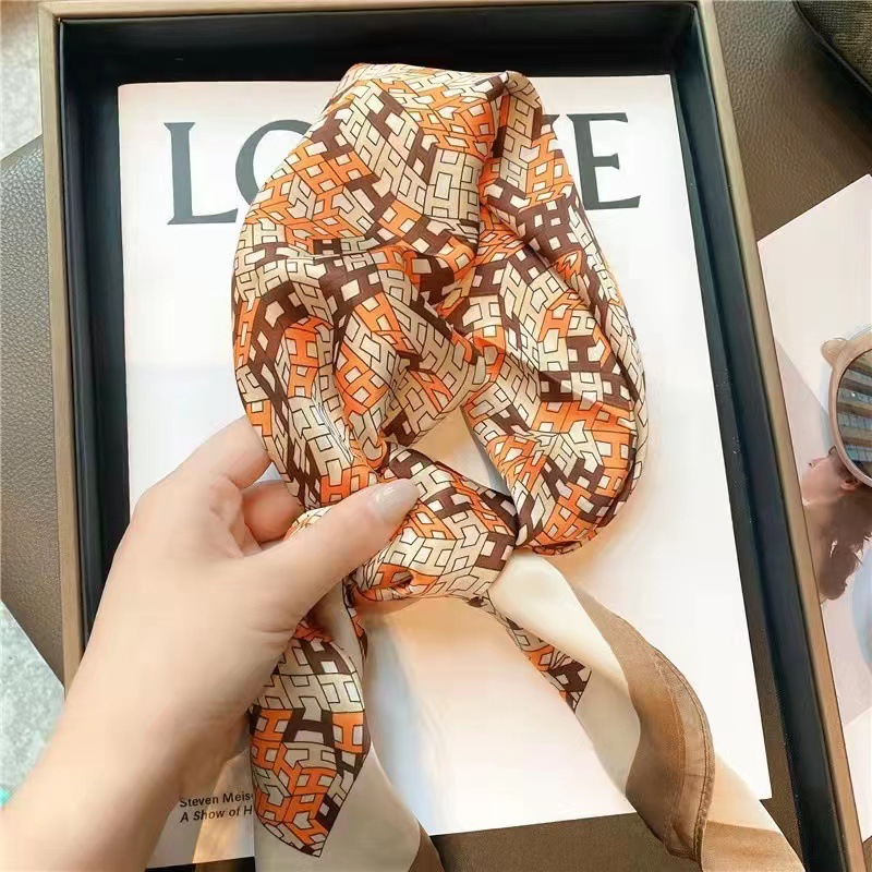 Verano nuevos productos de moda versátil delgado regalo bufandas de seda 70 bufandas cuadradas bufandas de seda bufandas decorativas bufandas bufandas para la madre al por mayor