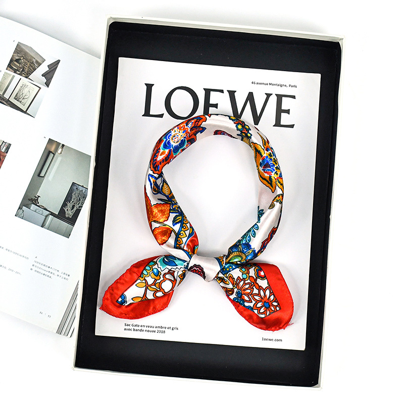 Alta sensación de primavera impresa pañuelo 50 color cuello de cor corta pañuelo cuadrado de color flor francesa retró pañuelo de seda damas