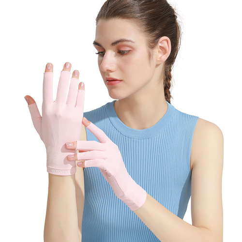 Nail manicure gloves are UV-proof and black-proof, sun-proof and radiation-proof, baked-on black gloves are for nail polish protection.