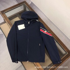 モンモンの高級フード付きジャケットトップスMスポーツバッジカジュアルジャケットウインドブレーカージャケットの正しいバージョン