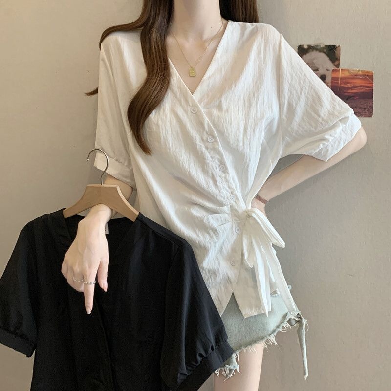 Designed with a Tie, Plus-Size Women's Summer Shirt-Style Shirt with a Collar, Short Sleeves, Waist-Cinching, Irregular Hem, Age-Reducing Top That Looks Slimming Designed with a Tie, Plus-Size Women's Summer Shirt-Style Shirt with a Collar, Short Sleeves, Waist-Cinching, Irregular Hem, Age-Reducing Top That Looks Slimming