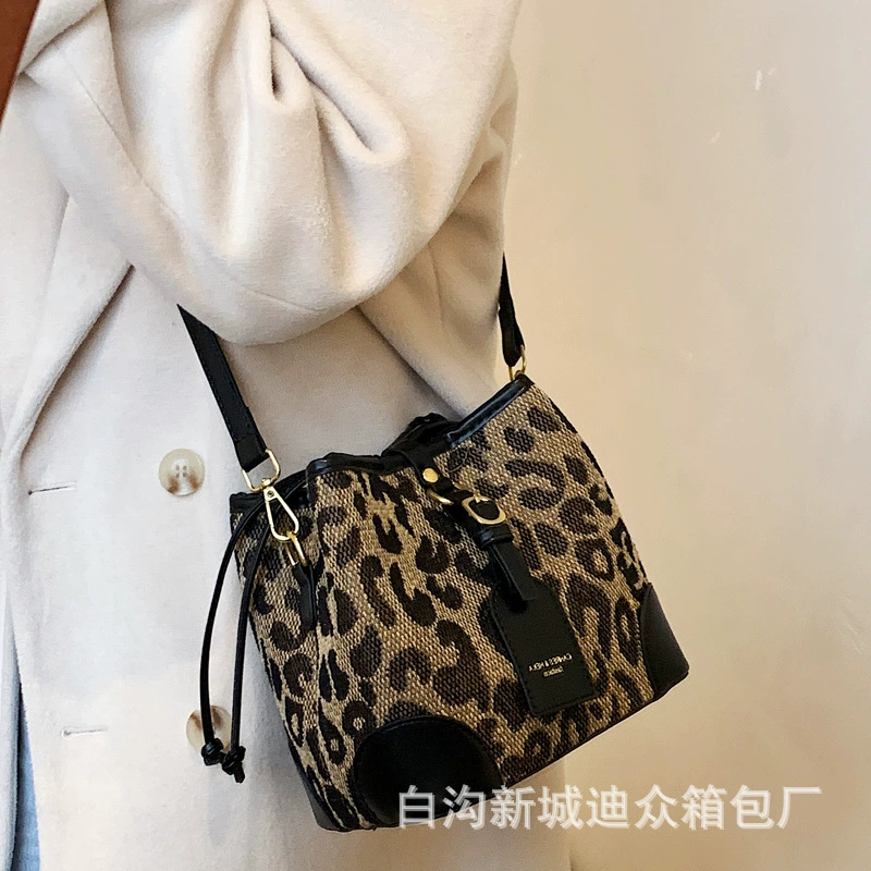 Retro shoulder bag, one-shoulder bag, high-end, western style
