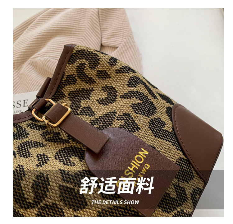 Fashion Small Bag Female New Fashion Autumn And Winter Retro One-shoulder Messenger Bag display picture 25