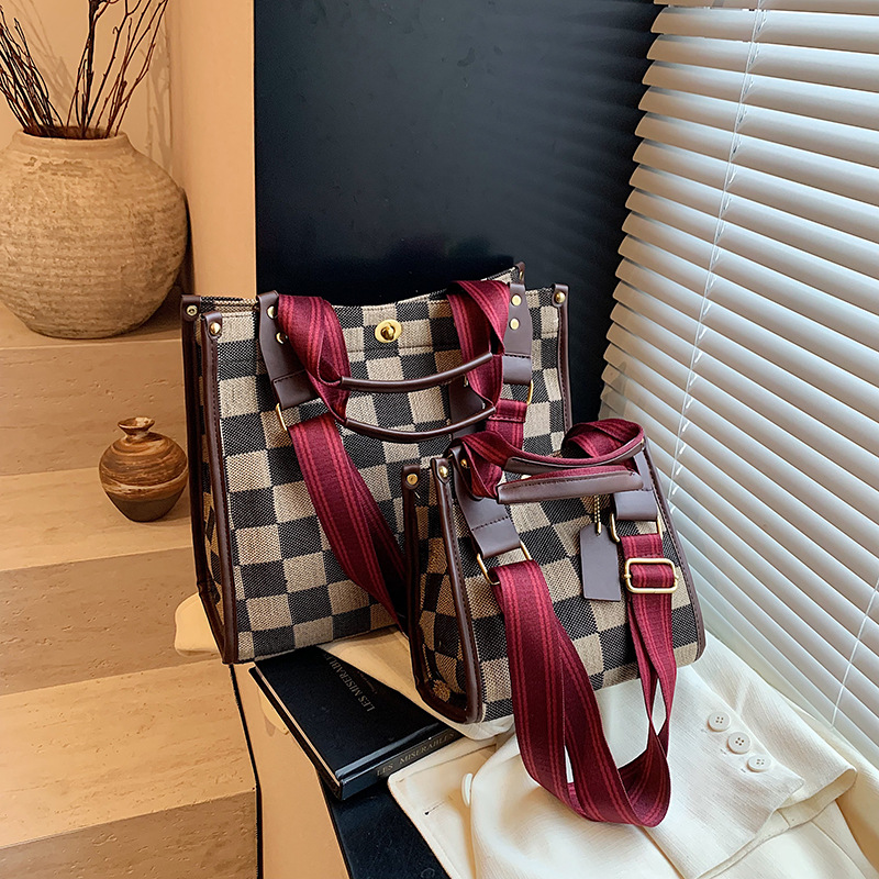 Bolsa de mano transfronteriza estricta versátil bolso de cubo de agua mujer otoño / invierno 2025 nuevo estilo de alta sensación bolso de hombro bolso de moda