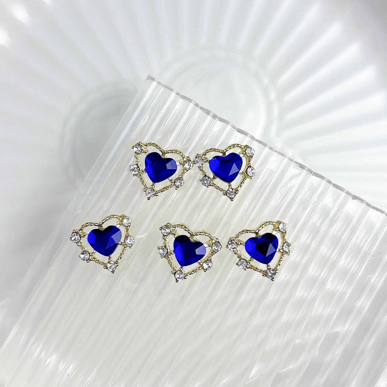 Nueva aleación china joyas de manicura taladro explosión grasa flash Fang amor gota de agua XiFeiYuan la misma armadura de la corte con taladro