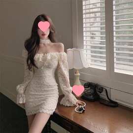 秋冬季新款设计感一字肩长袖挂脖修身显瘦蕾丝打底连衣裙女