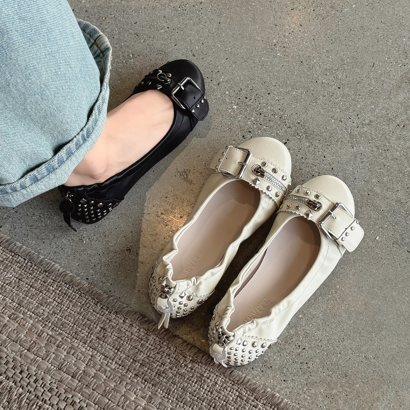 Designer style! New large-size all-leather flat shallow-cut ballet shoes with heavy-duty rivets and punk metal buckles Designer style! New large-size all-leather flat shallow-cut ballet shoes with heavy-duty rivets and punk metal buckles