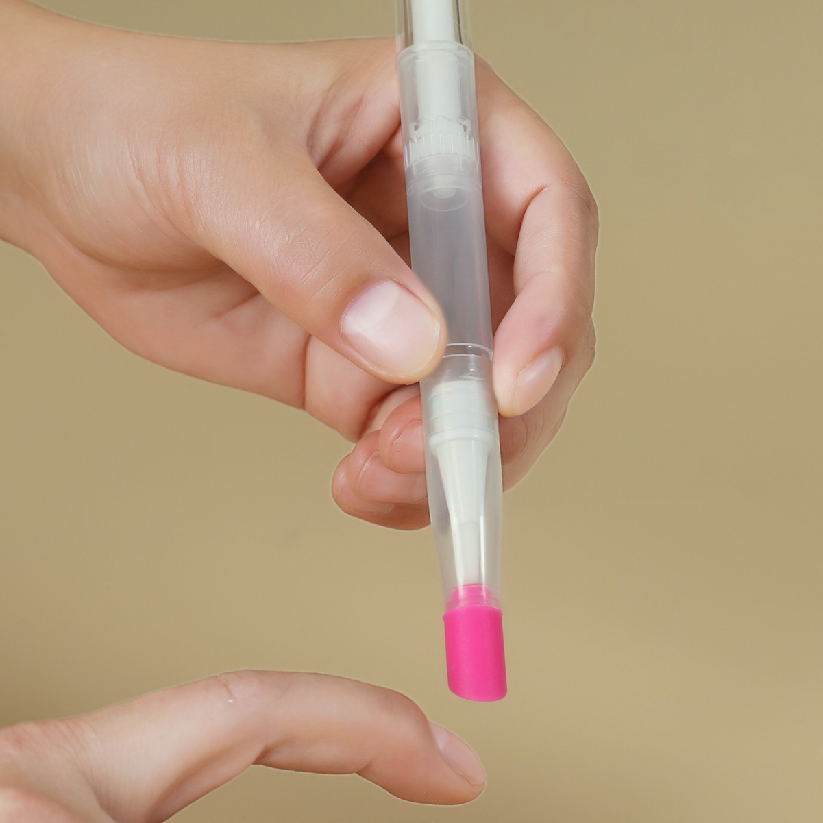 2.5ml4.5ml Rotary vacío pluma base líquida subpackaging pluma portátil esmalte de uñas botella vacía pluma maquillaje botella de viaje