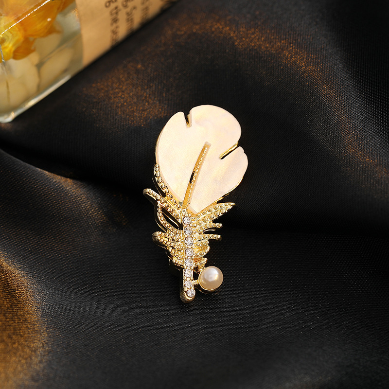 Korean Style Camellia Resin Brooch With Rhinestones And Feathers_voghion.com
