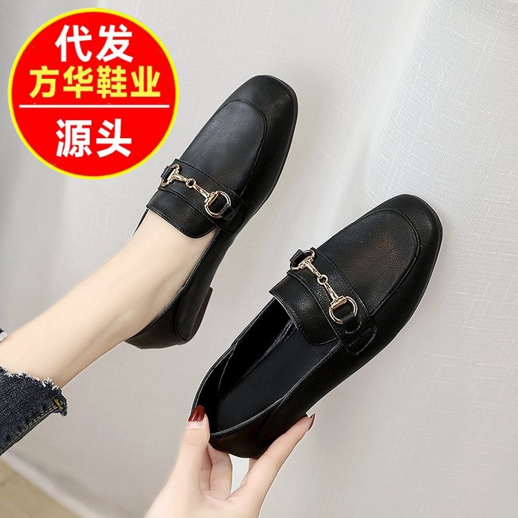 2026 primavera nueva generación de zapatos de una sola mujer nuevo pedaleo dos zapatos blancos cuadrados de cuero suave zapatos de cuero inglés