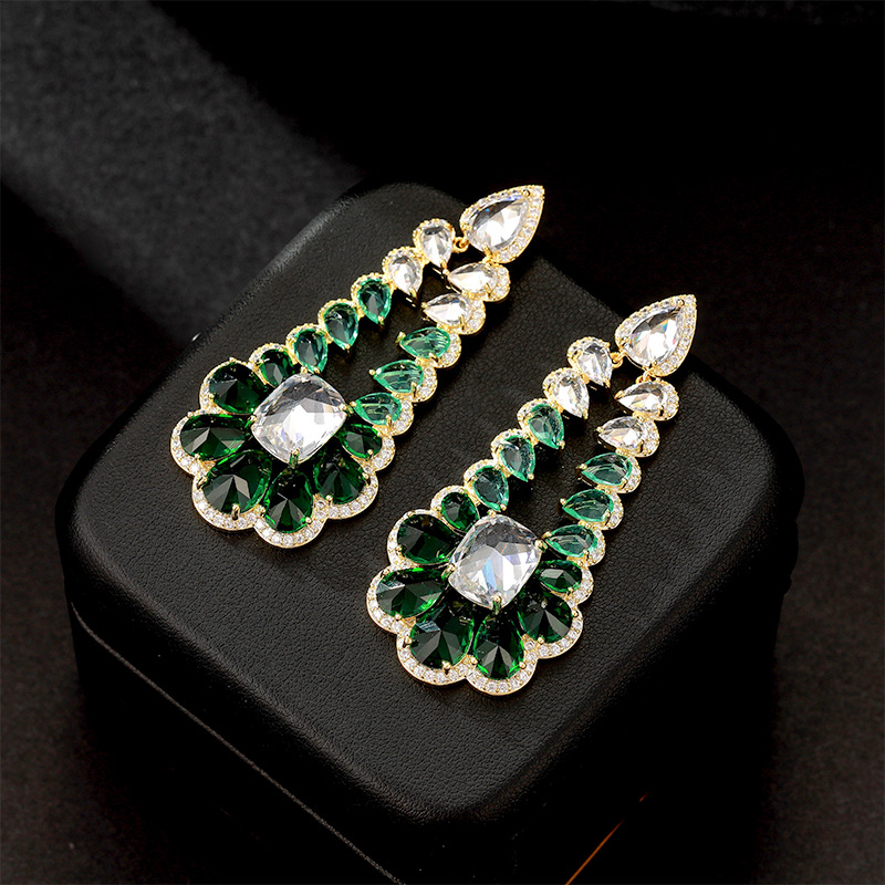 Fashion Geometric Water Droplets Copper Inlay Zircon Drop Earrings 1 Pair display picture 3