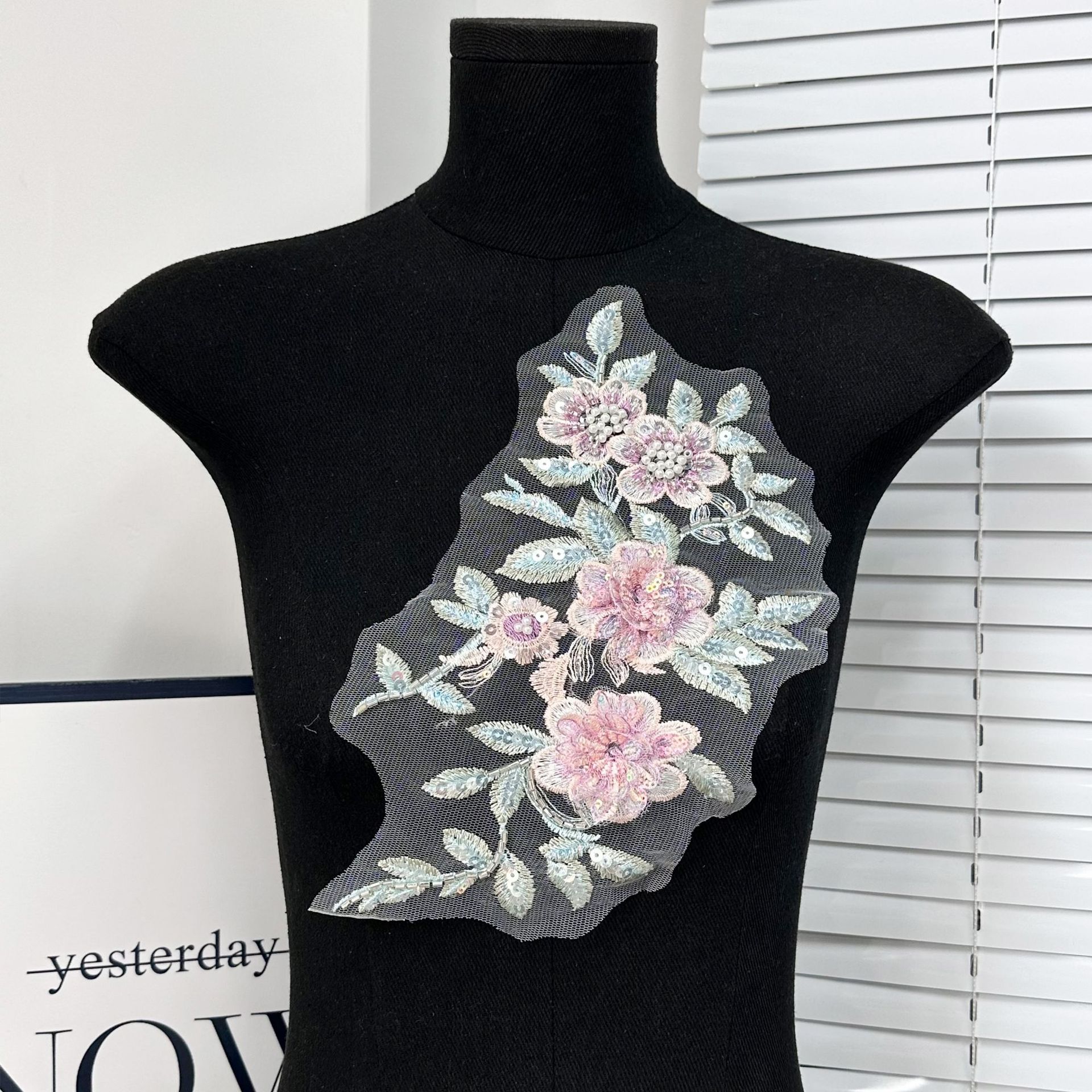 Flor tridimensional bordado cuentas de clavos esquinilla tela de encaje pegado vestido vestido camisa turbante vestido de boda decoración floral material image 5